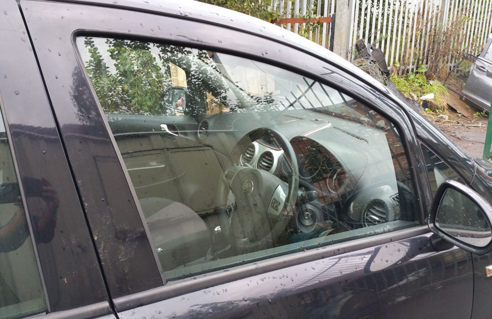 Vauxhall Corsa SXI 16V Door window glass driver side front